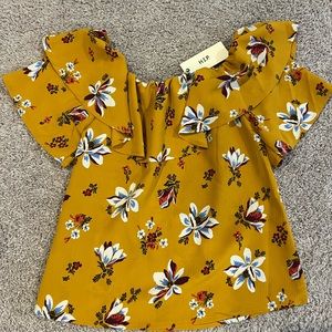 BNWT H.I.P Floral Ruffled SS Top- S